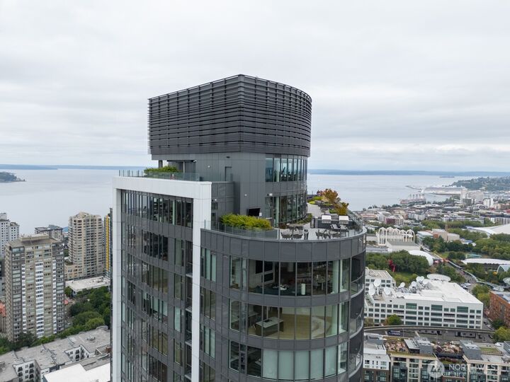 Property Photo:  2510  6th Avenue 3502  WA 98121 