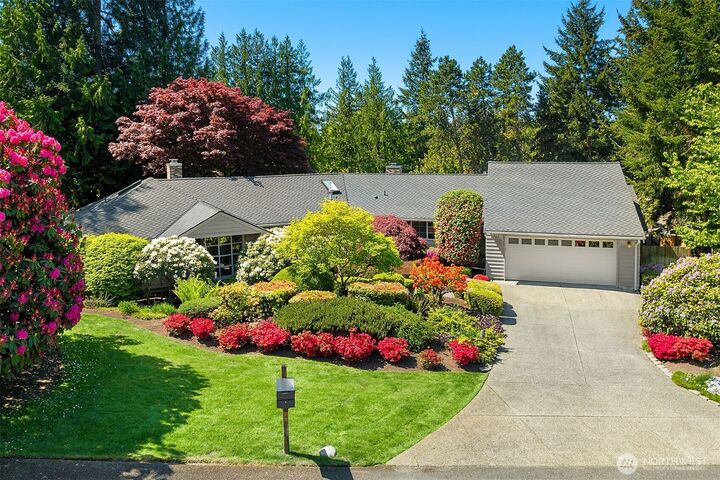 Property Photo:  2709  86th Avenue NE  WA 98004 