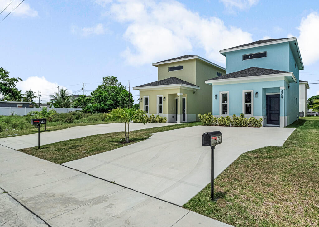 Property Photo:  409 NW 12th Avenue  FL 33435 