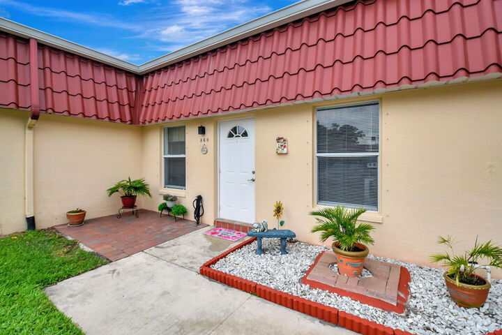 Property Photo:  860 Worcester Lane  FL 33467 
