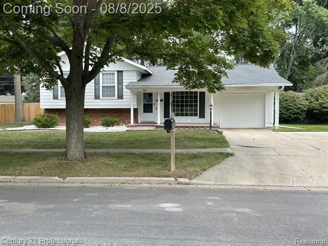 Property Photo:  709 Hollybrook Drive  MI 48642 
