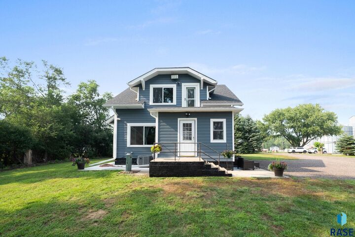 Property Photo: 111 Maple St SD 57047