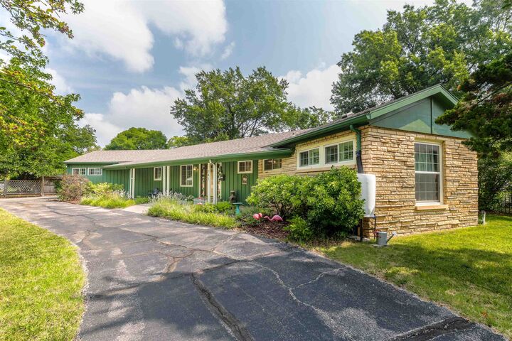 Property Photo: 242 S Courtleigh Dr KS 67218