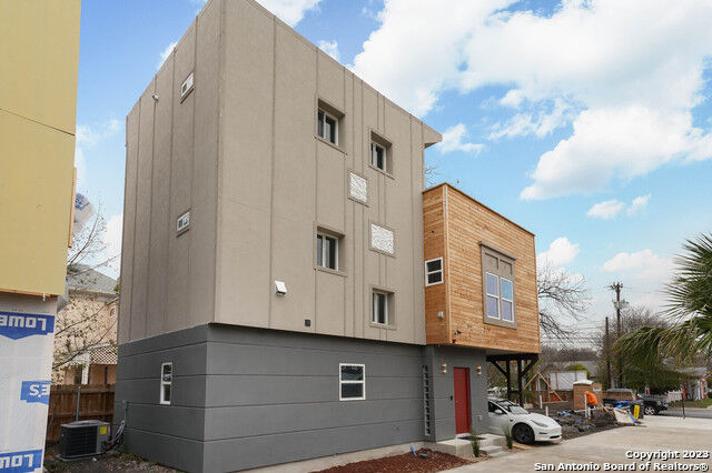 Property Photo: 603 W Euclid Ave 2 TX 78212