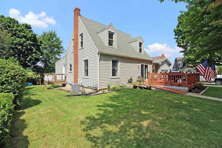 Property Photo: 910 Willow Street WI 53577