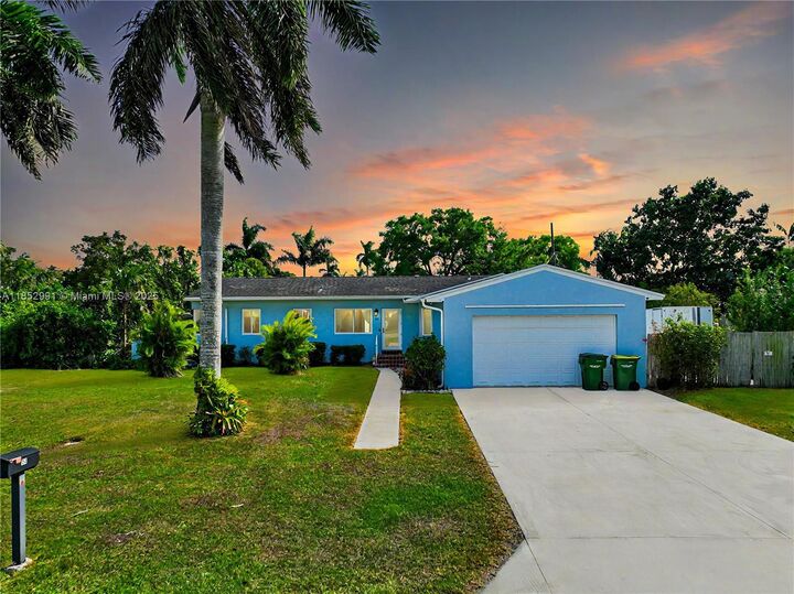 Property Photo:  94 NE 17th St  FL 33030 