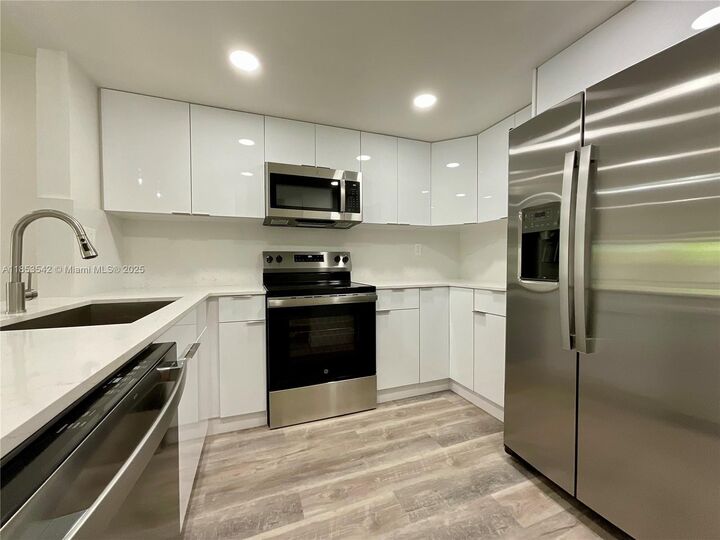 Property Photo: 11281 SW 88th St 215K FL 33176