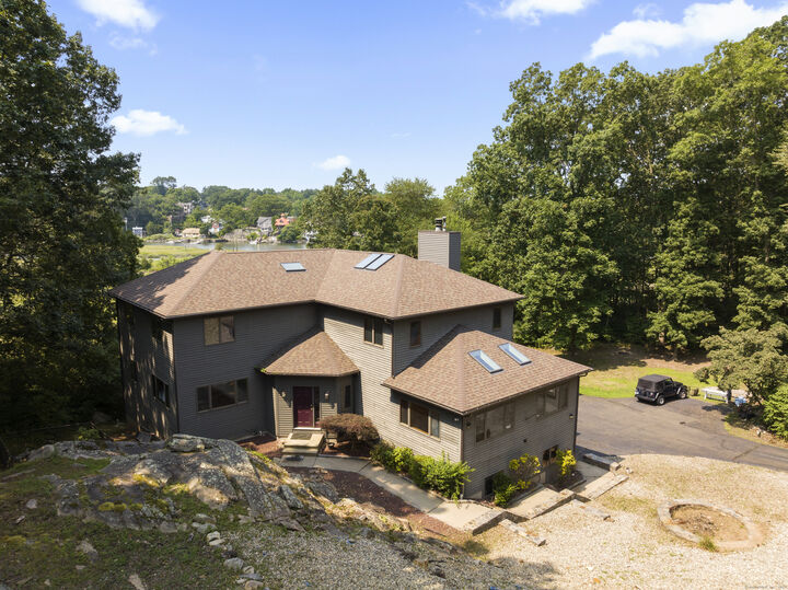 Property Photo:  18 Spice Bush Lane  CT 06405 