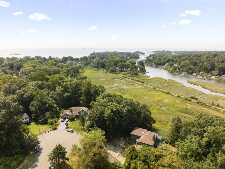 Property Photo: 18 Spice Bush Lane CT 06405