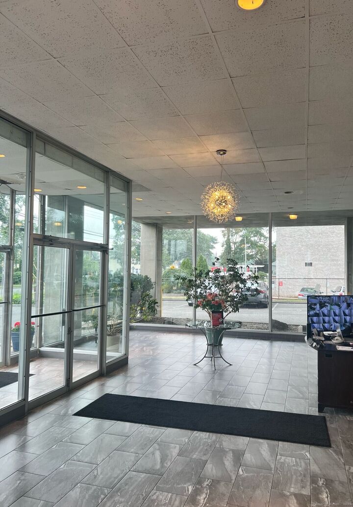 Property Photo:  2370 North Avenue 4C  CT 06604 
