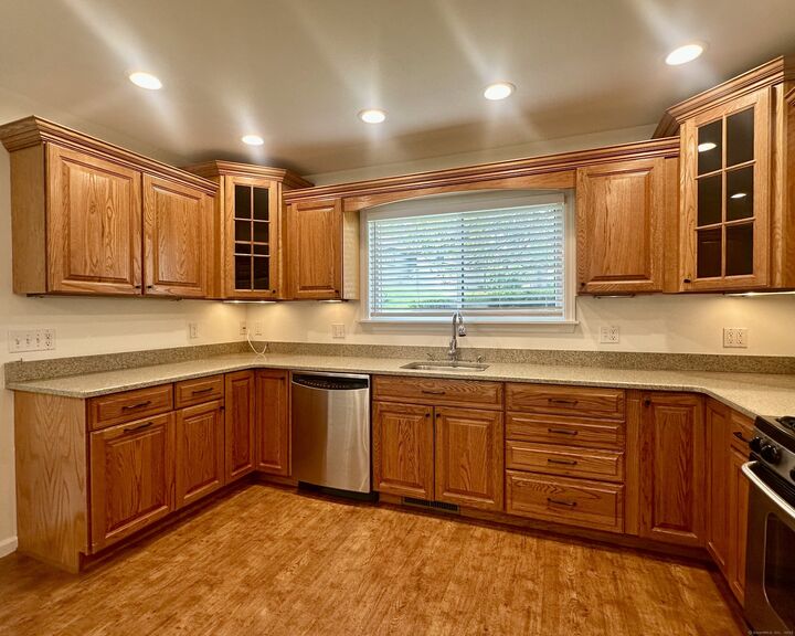 Property Photo: 319 Navajo Lane B CT 06614