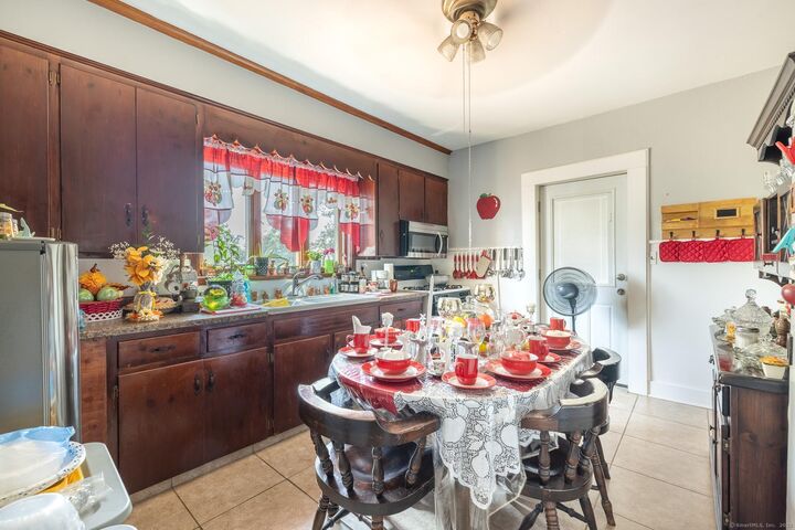Property Photo:  125 Oak Avenue  CT 06484 