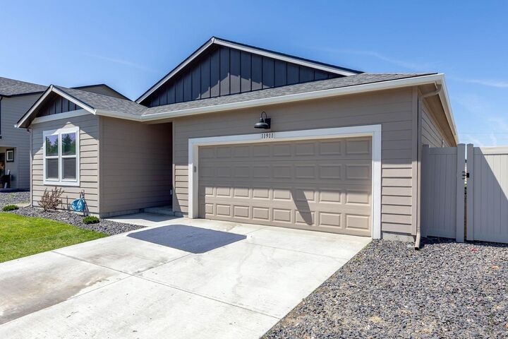 Property Photo: 11911 N Greene St WA 99021