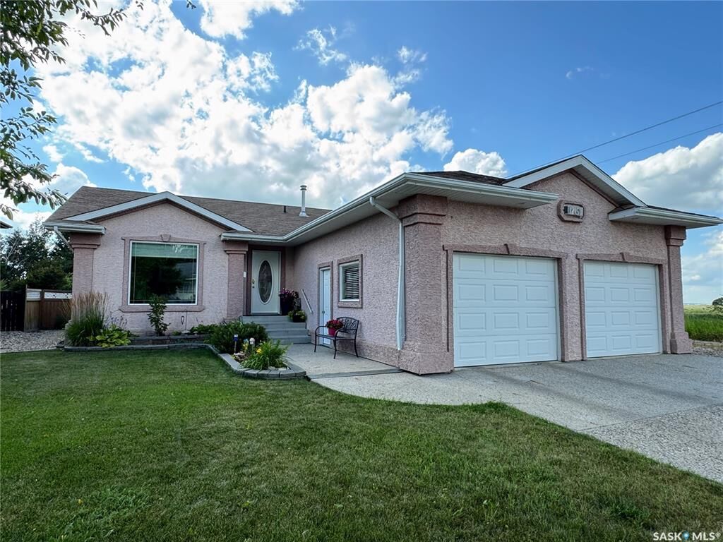 Property Photo: 1215 21st Street SK S0K 2A0
