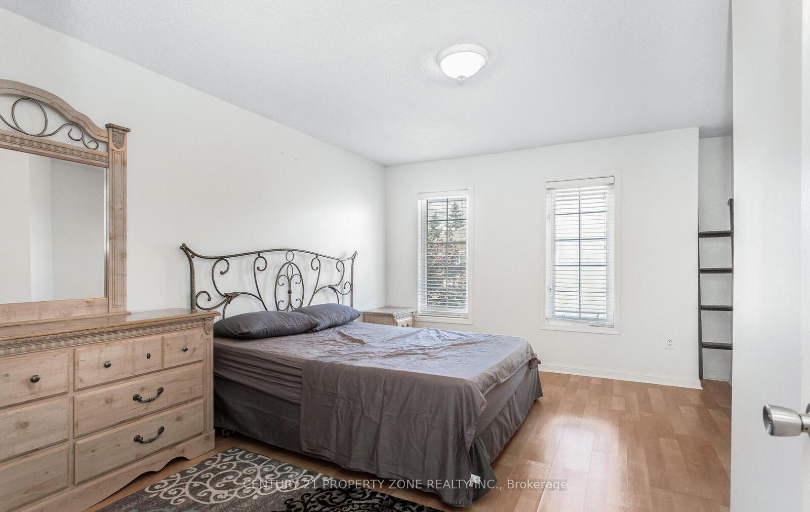 Property Photo: 2 Clay Brick Court 39 ON L6V 4M7
