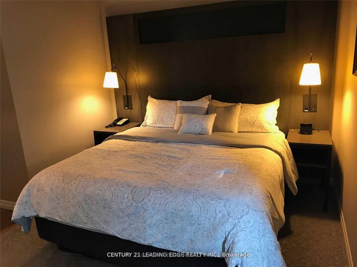 Property Photo:  1 King Street W 1306  ON M5H 1A1 