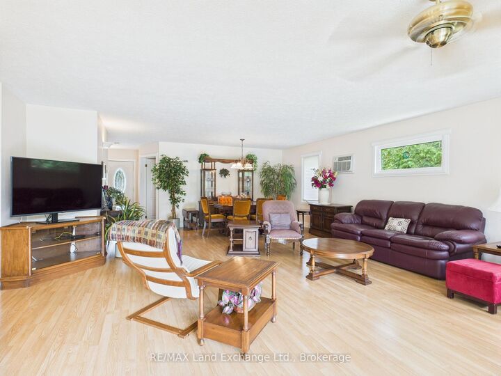 Property Photo: 119 Seneca Street ON N2Z 2X3