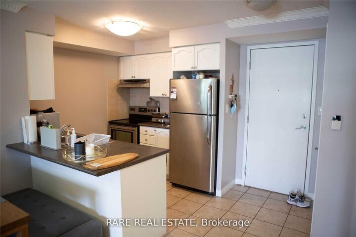 Property Photo:  3880 Duke Of York Boulevard 418  ON L5B 4M7 
