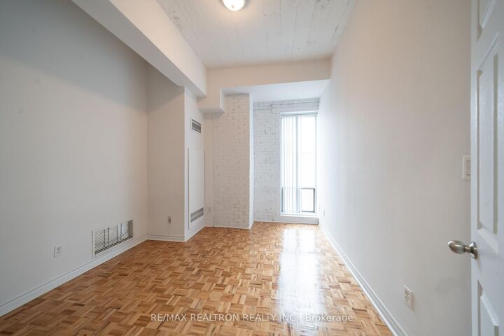 Property Photo: 1401 Dupont Street 524 ON M6H 4J7