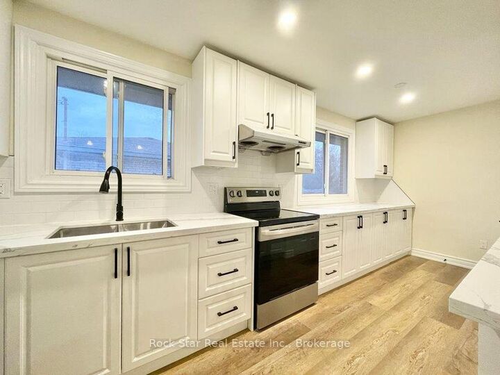 Property Photo:  36 Highcourt Crescent  ON L2M 3M6 
