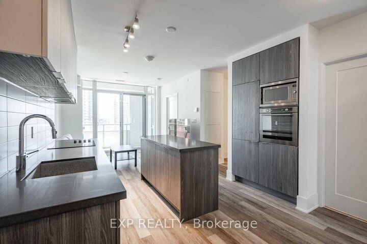 Property Photo:  576 Front Street W 809  ON M5V 0P8 