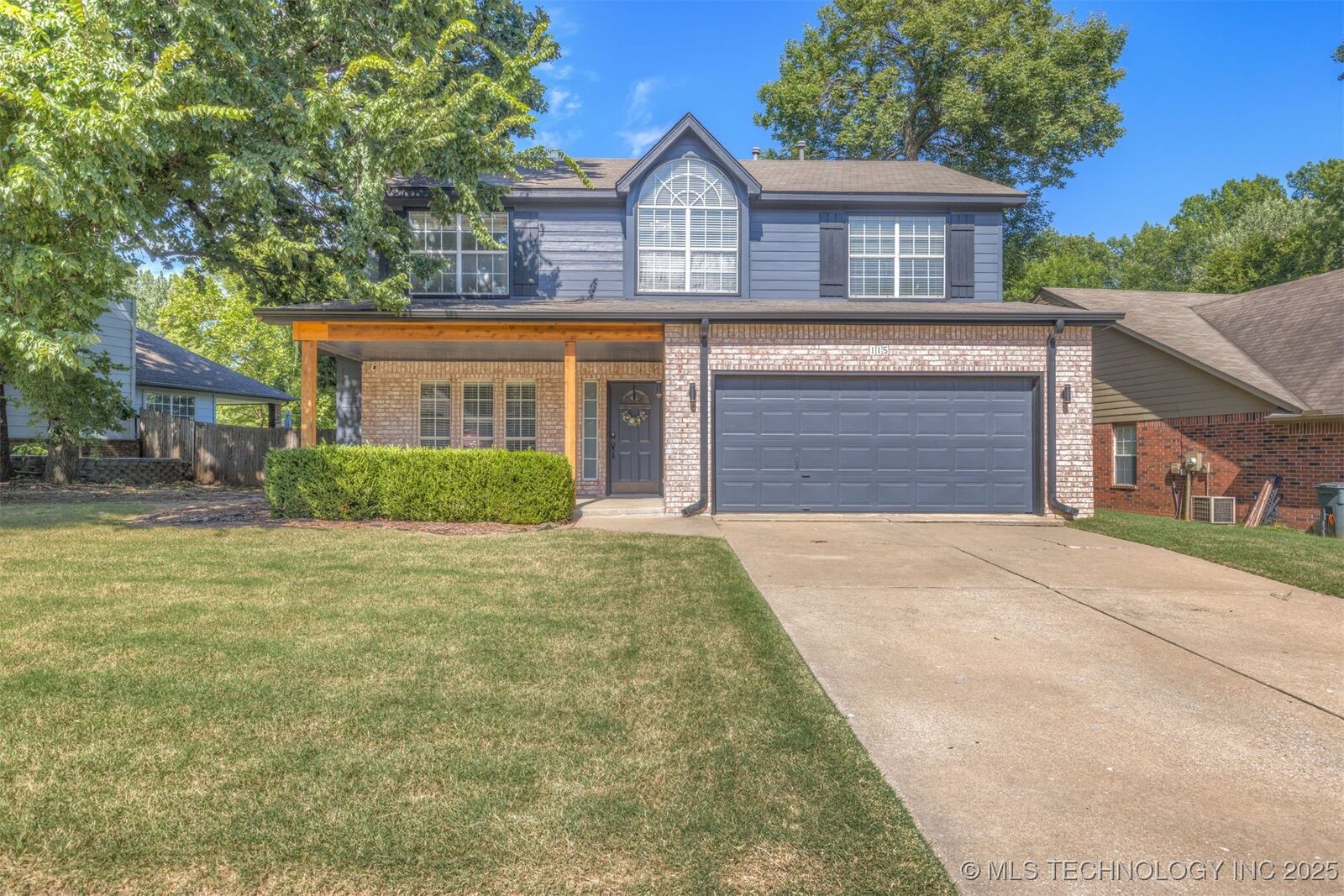Property Photo: 115 S Redbud Place OK 74012