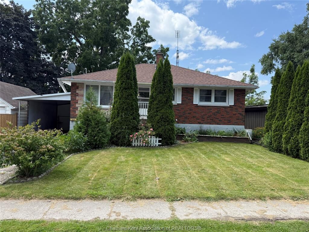 Photo de la propriété: 415 Emily Street ON N8A 4K4