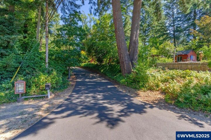 Property Photo: 955 Albert Dr SE OR 97302