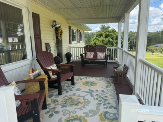 Property Photo:  1040 W Broadway St  OH 45692 