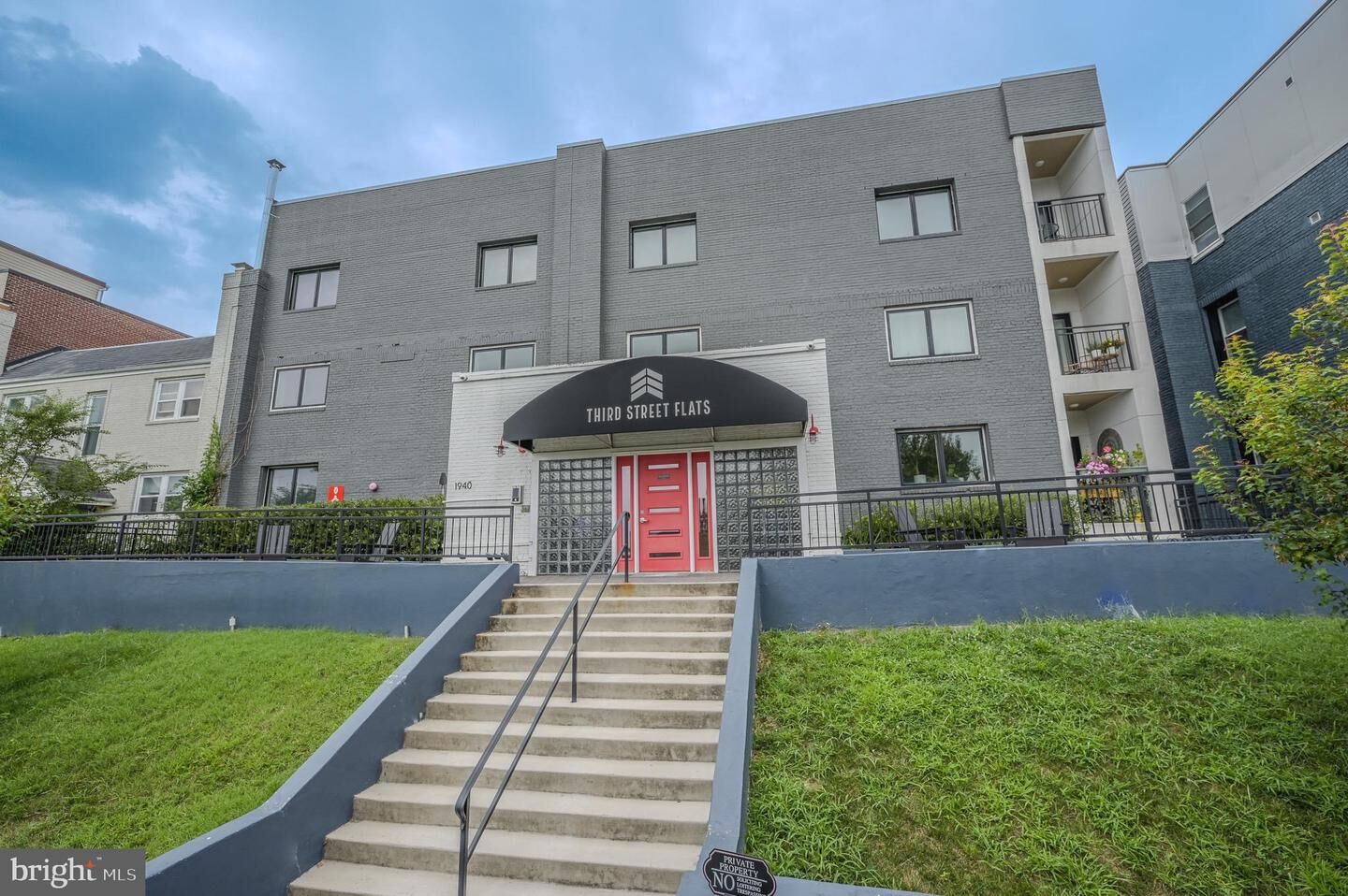 Property Photo:  1940 3rd Street NE 1  DC 20002 