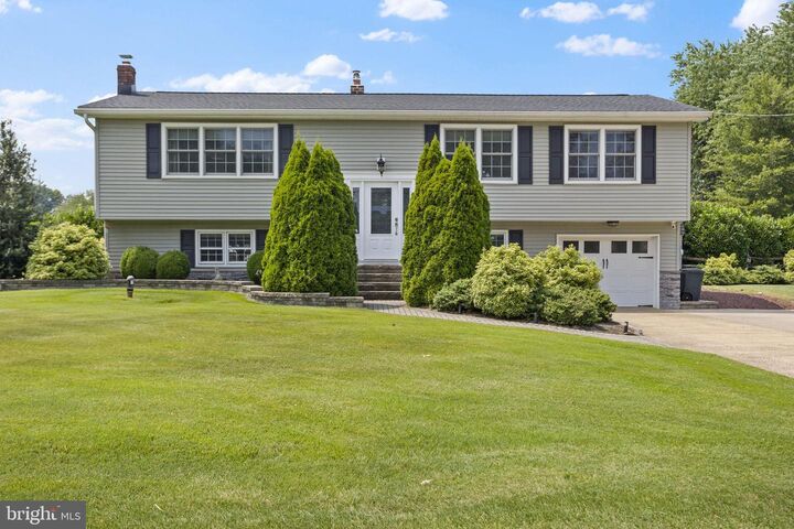 112 Extonville Road  Hamilton NJ 08620 photo
