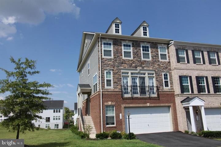 Property Photo: 1720 Moultrie Terrace NE VA 20176