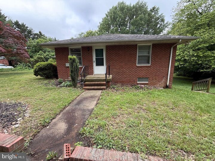 Property Photo:  117 Courtland Drive 2  VA 22401 
