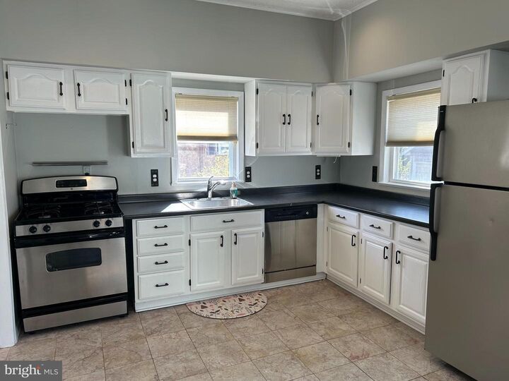 Property Photo: 1027 Fairview Road PA 19081