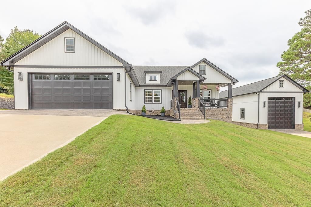 Property Photo: 170 Stonegate Place GA 30710