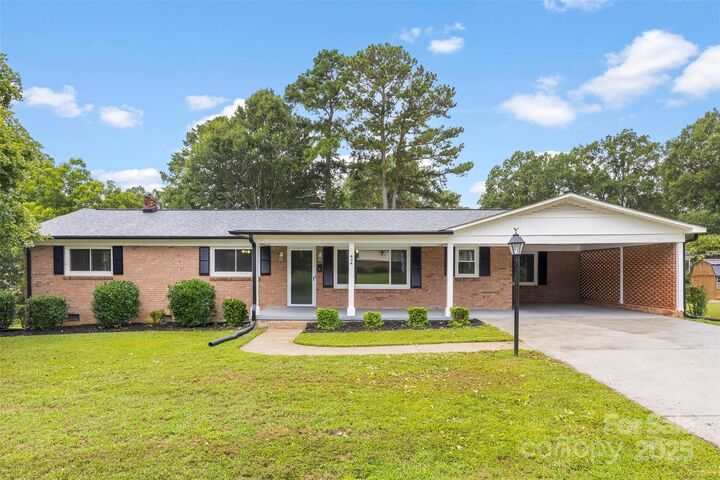 Property Photo: 404 Kings Drive NC 28021
