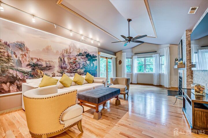 7 Chelsea Drive  Piscataway NJ 08854 photo