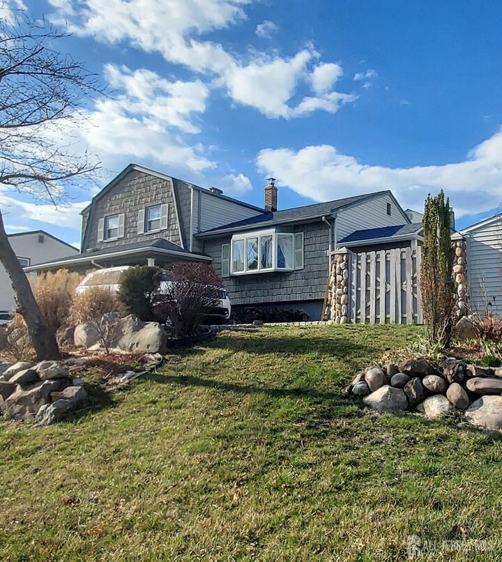 Property Photo:  9 Cottonwood Drive  NJ 08872 