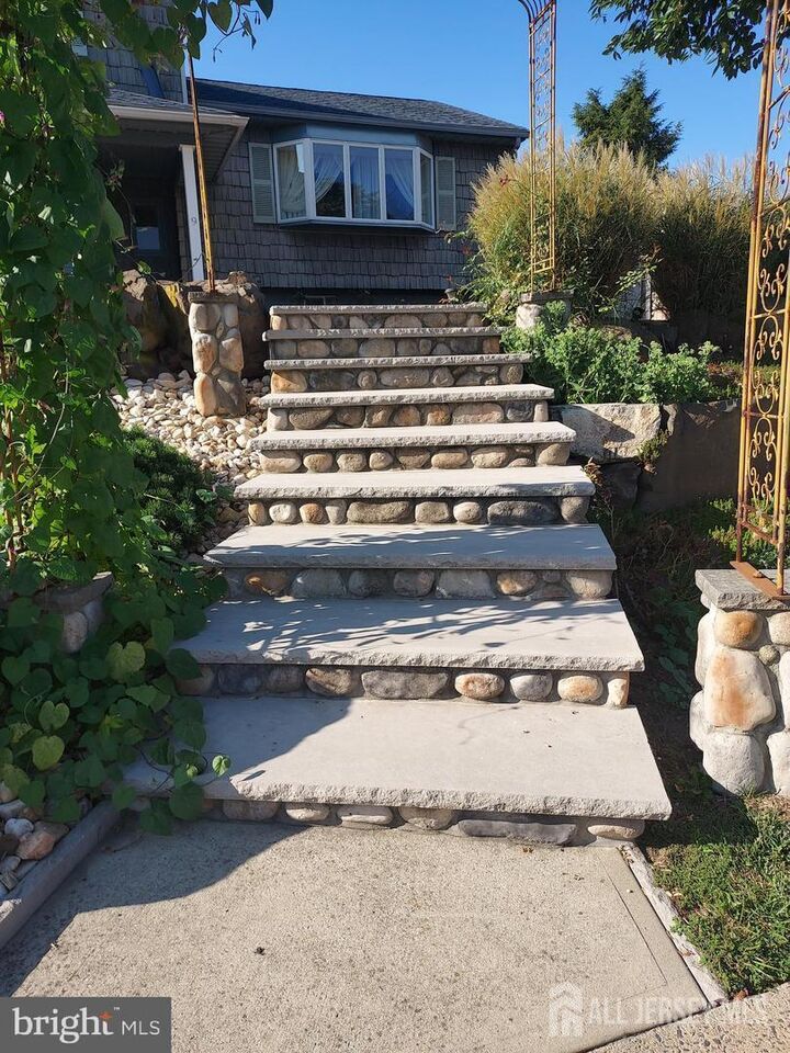 Property Photo:  9 Cottonwood Drive  NJ 08872 