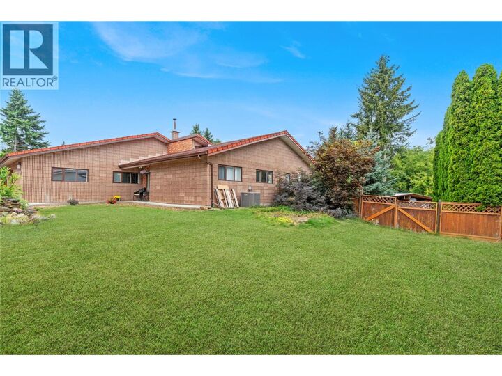 Property Photo: 3111 5 Avenue Southeast BC V1E 2B8