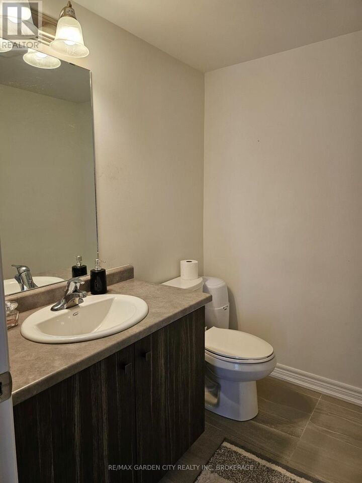 Property Photo:  62 Dryden Lane  ON L8H 1L9 