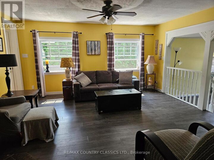 Property Photo:  39 Lake Street  ON K0J 2M0 