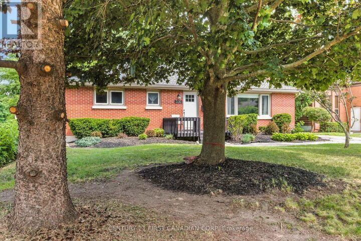 Property Photo:  330 Glenrose Drive  ON N6K 2A8 