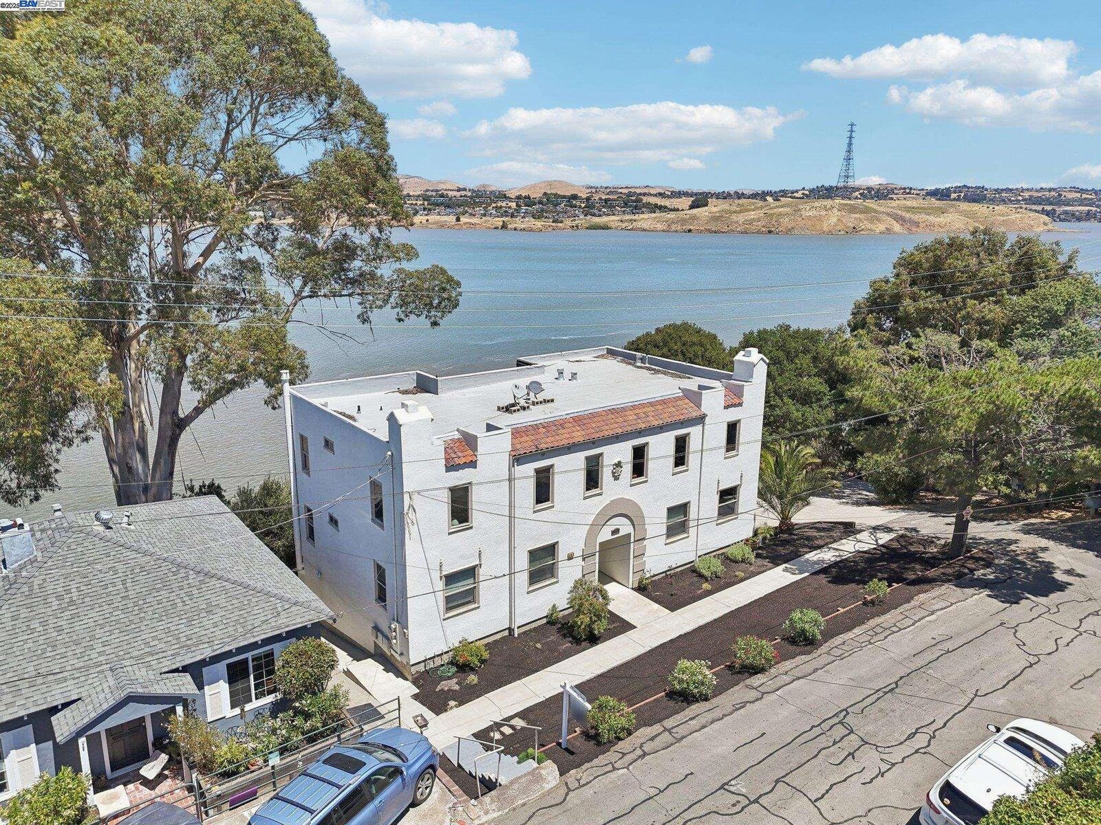 Property Photo:  352 Winslow St  CA 94525 