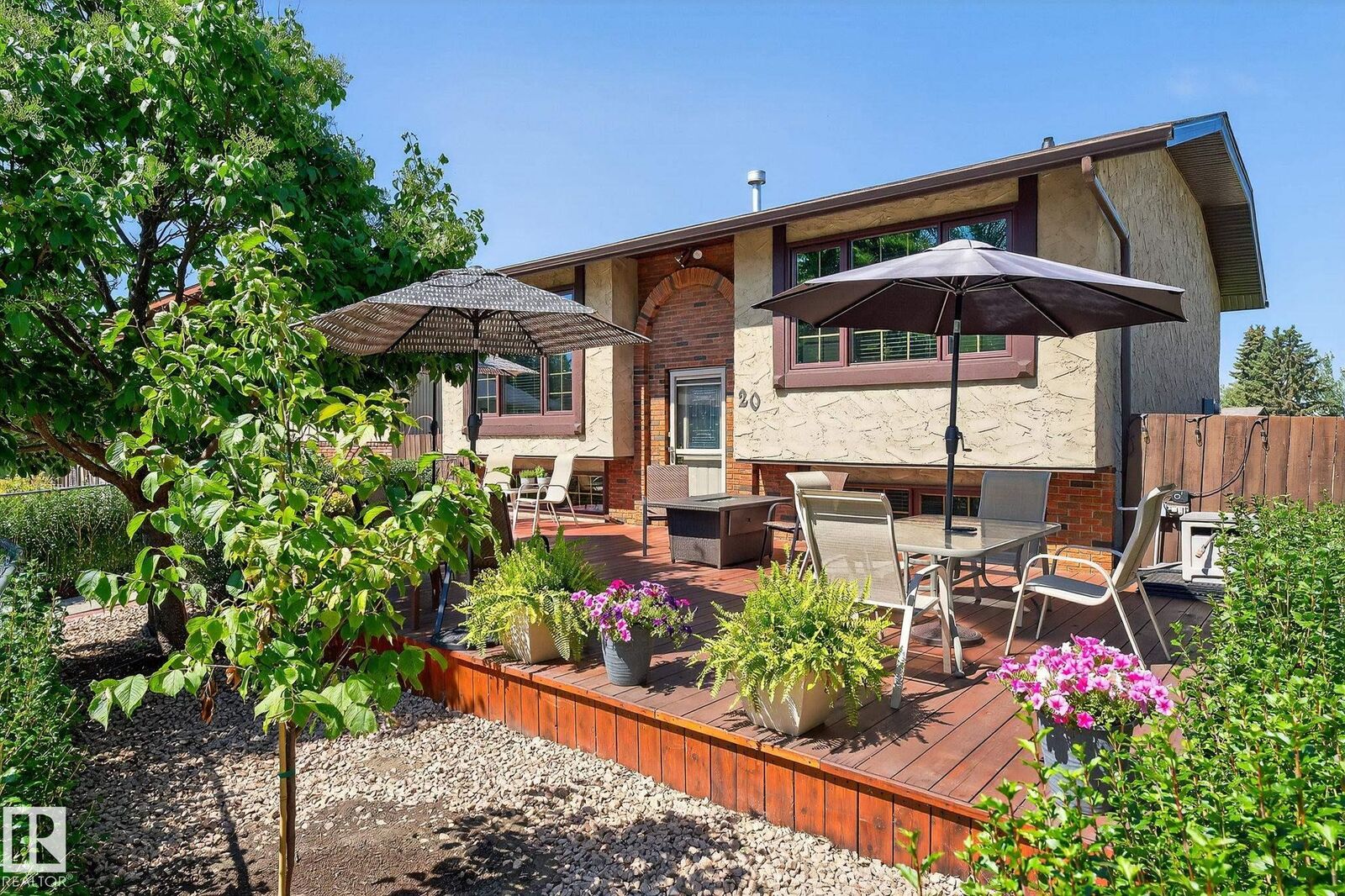Property Photo:  20 Greystone Close  AB T7X 2A5 