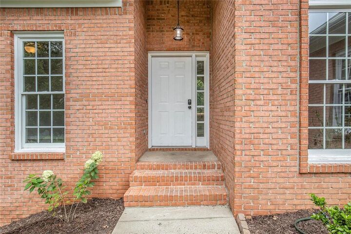 Property Photo: 2705 Stratfield Drive GA 30041