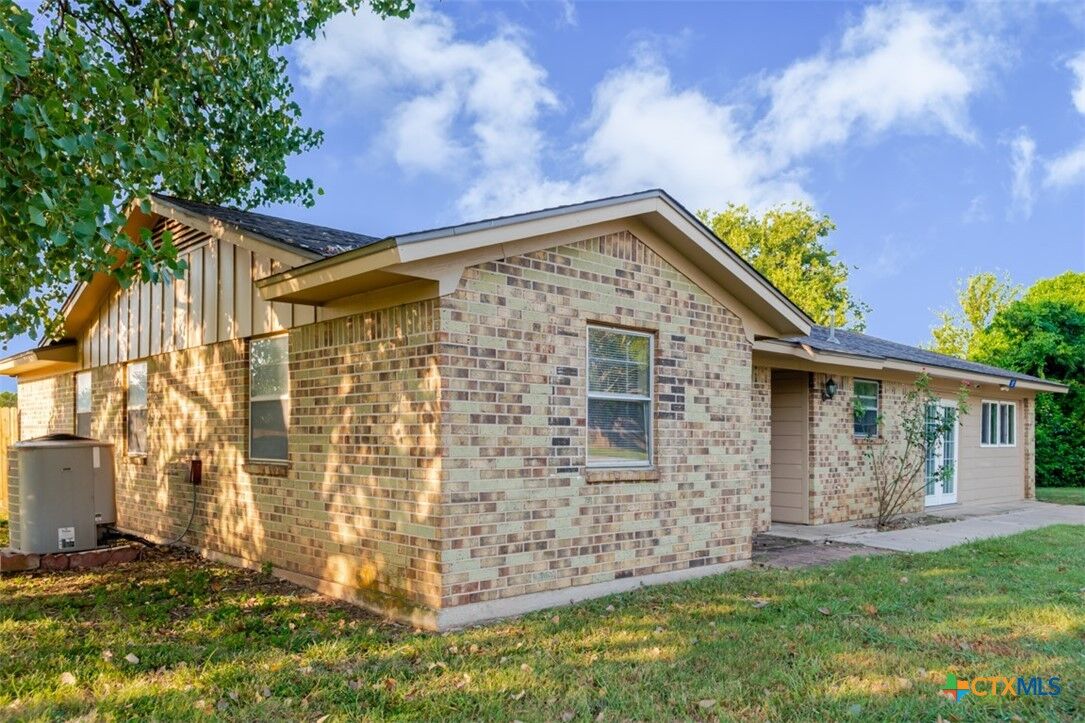 Property Photo:  517 County Road 4876  TX 76522 