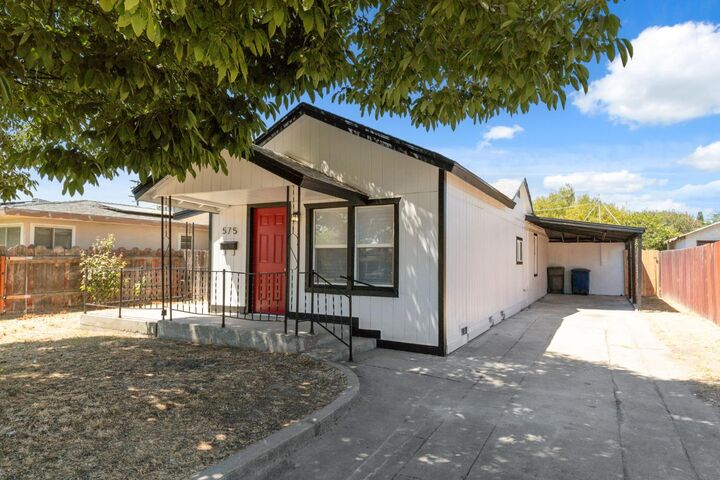 Property Photo:  575 S 8th Street  CA 93630 
