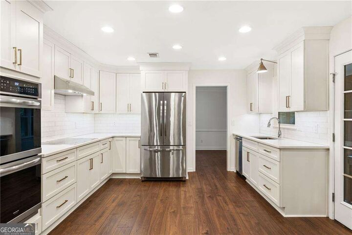 Property Photo:  1164 Fairfield Drive  GA 30068 