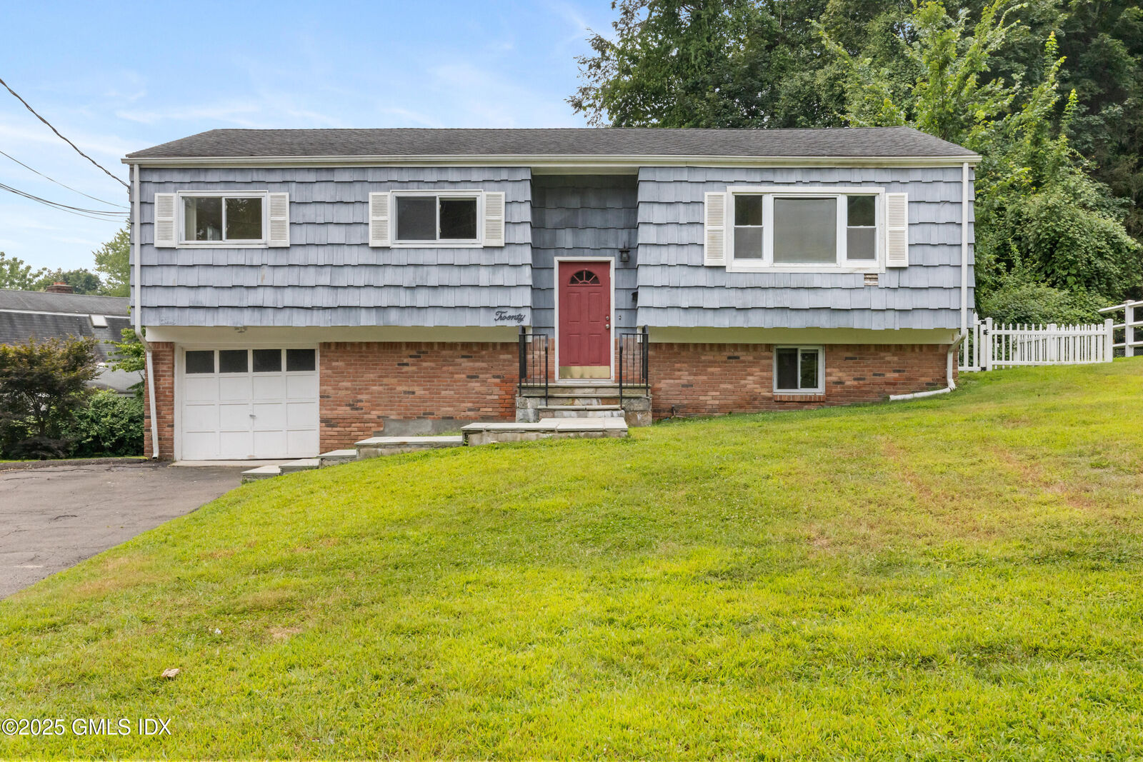 Property Photo:  20 Lancaster Place  CT 06905 